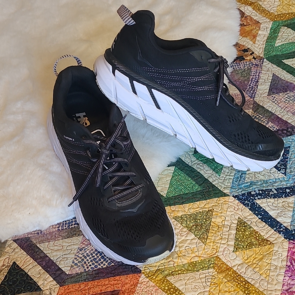 Hoka Clifton 6 One One Black & White Walking Running Sneakers Womens 10